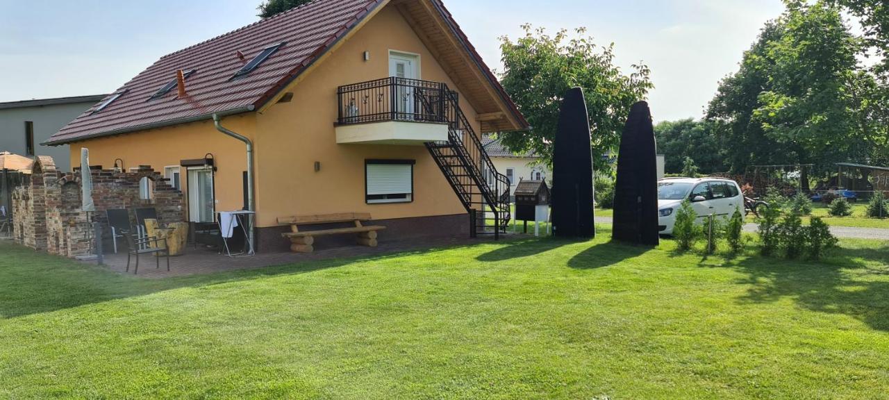 Ferienwohnung Am Muehlstein Lubben Exterior photo